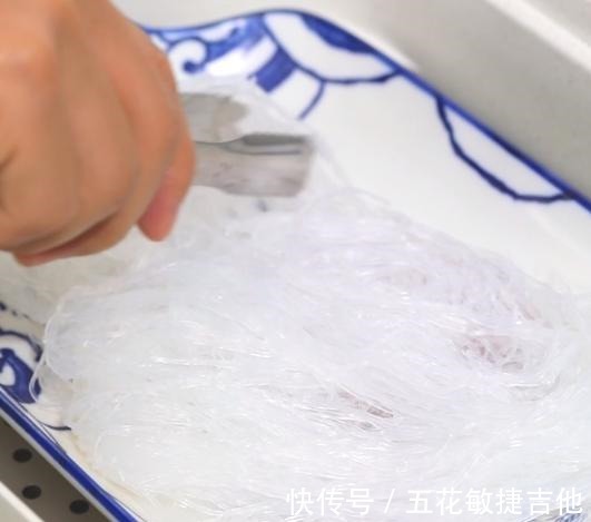 蒜蓉粉丝|蒜蓉粉丝蒸波士顿龙虾,孩子吵着要自己动手,幸好蒸龙虾并不复杂!