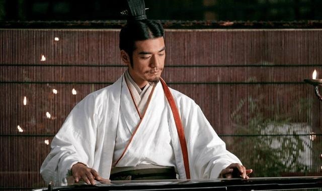 刘伯温$刘伯温过诸葛亮祠堂,写14字羞辱他,诸葛亮1千年前12字回敬!