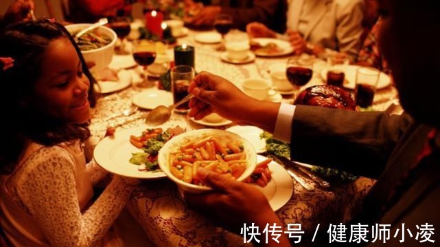 调理液|胃不好的人，吃错东西胃会“雪上加霜”，晚上4种食物劝你不吃！