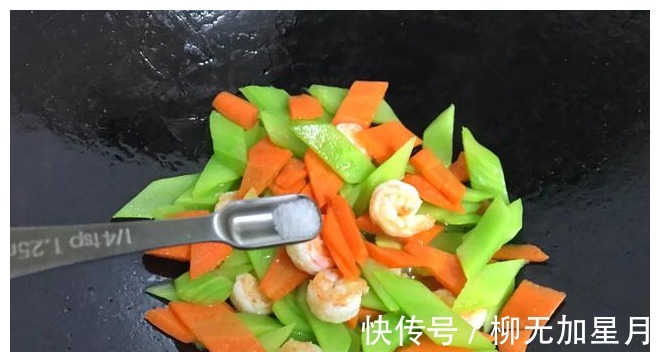 莴笋|炒莴笋时,别直接下锅,多加一步,莴笋脆嫩爽口不变色,入味好吃!