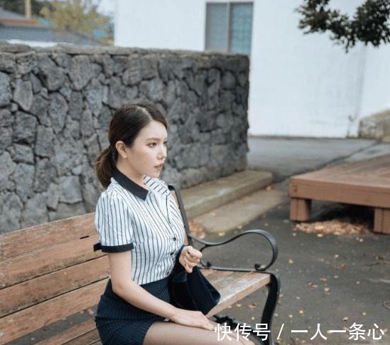 衬衫|路边偶遇职场小姐姐，黑色包臀裙配条纹衬衫，回头率肯定很高！