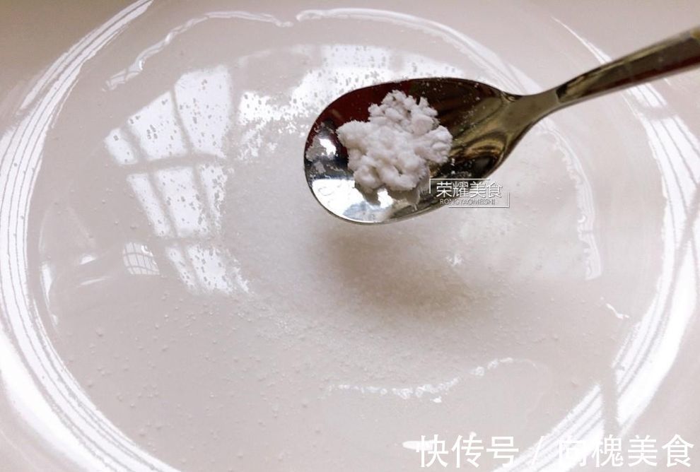 小苏打|吃了几十年菠萝，才知道菠萝用冷盐水泡是错的，教你正确做法