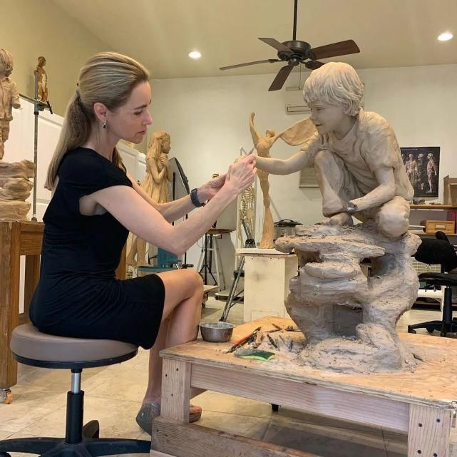 vega@被公认最具大师潜质的美女雕塑家,人体作品生动又别出心裁!