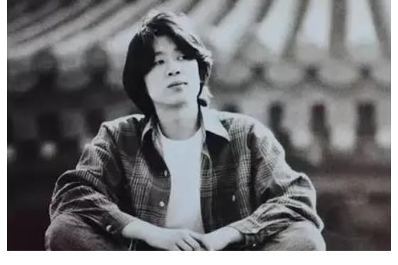 颁奖典礼|成名后闹翻，却在落难时送来十万块，高晓松与老狼的三十年兄弟情