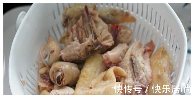 跟着我一起|我家做鸡肉,从来不直接下锅炒,先加一步骤,鸡肉出锅又香又入味!