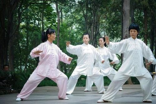 吸烟|37岁王大哥滴酒不沾，却因高血压住院，医生：饭后3件事，少做