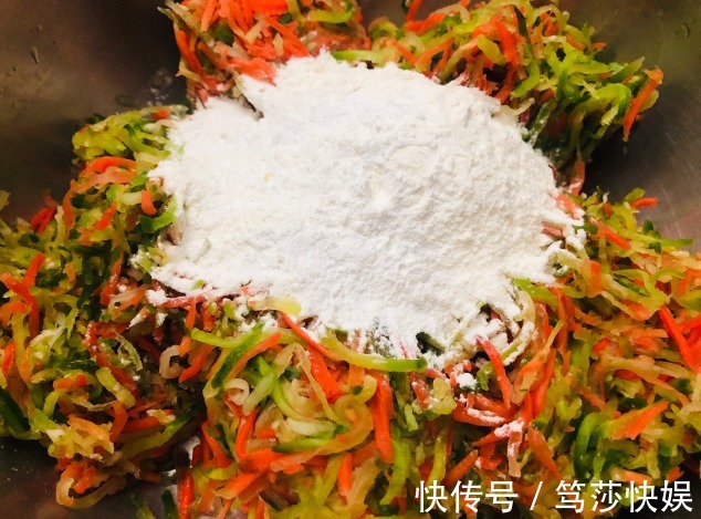 淀粉|炸萝卜丸子,别加错了粉!做好这2步,丸子膨松酥脆,鲜香不油腻
