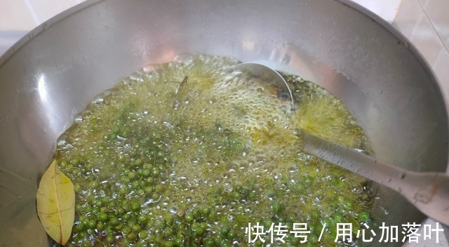 花椒油不要直接油炸,厨师长教你正确做法,又香又麻看一眼就会!