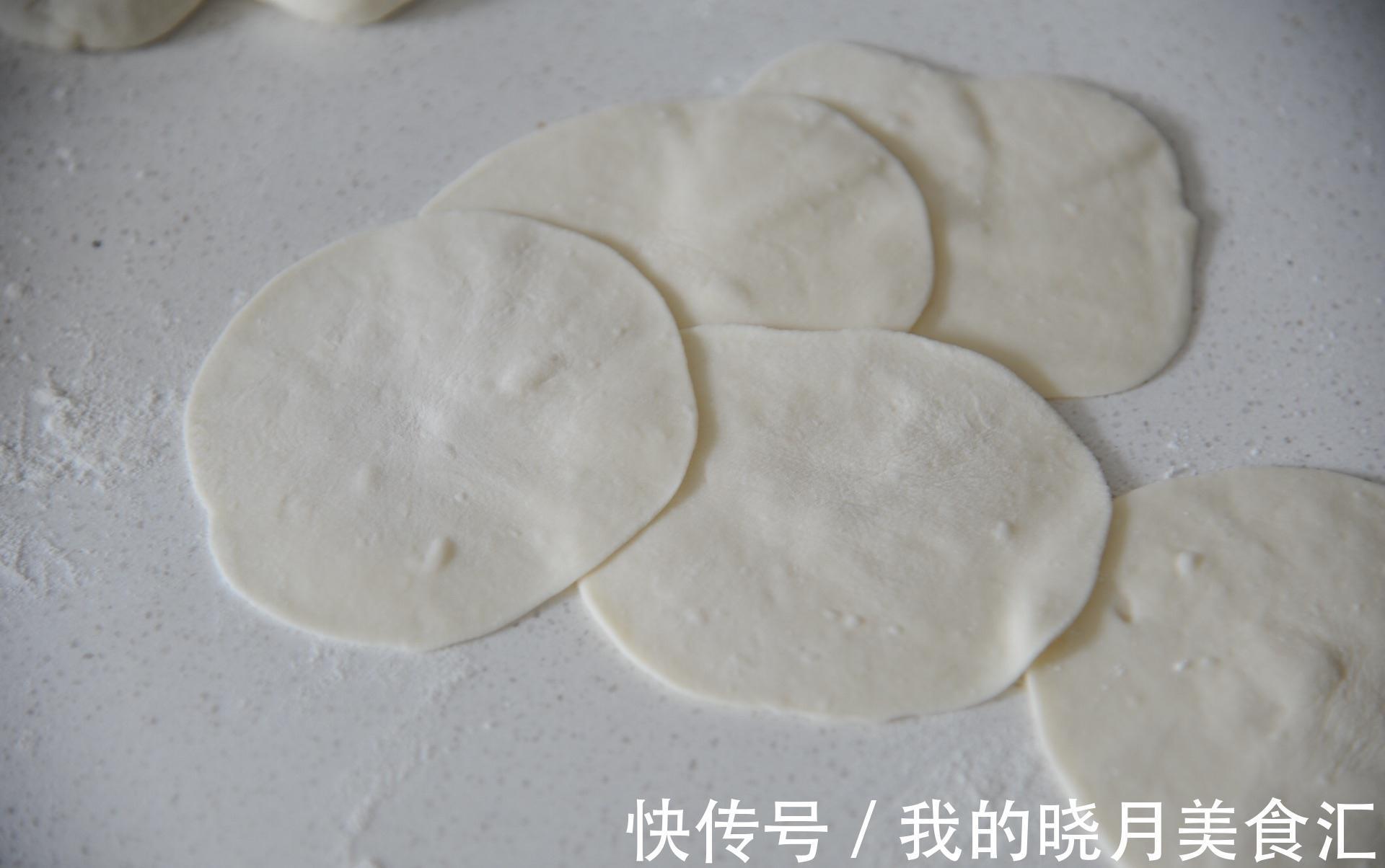 家常藕丁猪肉馅饼，外皮软嫩，馅料鲜香，吃上就忘不了的味道