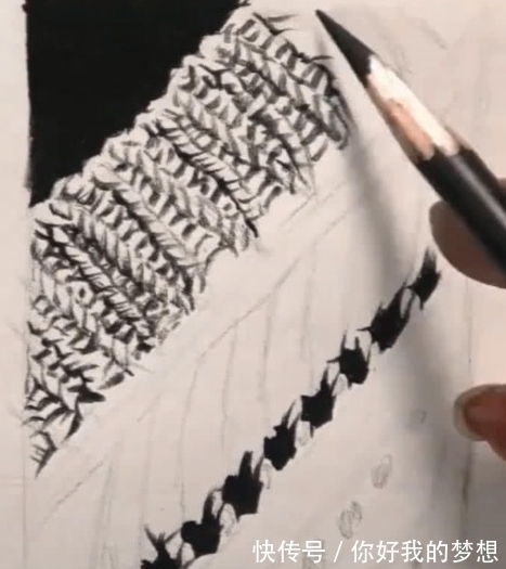 稻草#本以美术生画稻草，看到成品出炉后，网友：给自己添新衣？