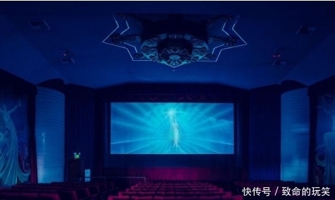 图为|世界各种特色电影院,情侣座就是一张床