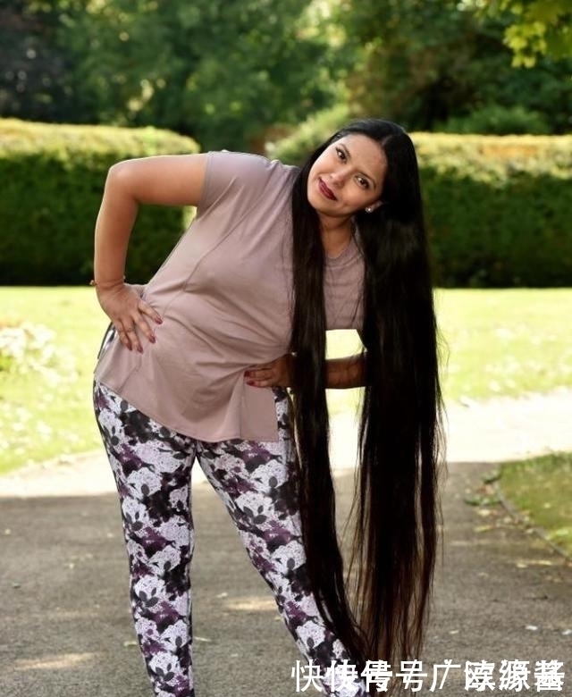 monik女子长达20年不剪头发,头发长16米,洗一次头要花4个小时