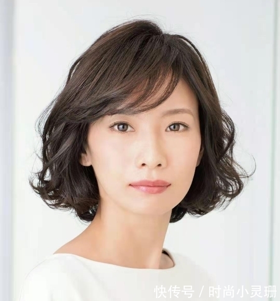 卷发型 五十岁女人要避开三款发型,第一款显老,第二款显胖,第三款显黑