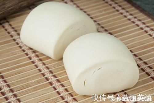 香甜|在家蒸馒头，不用牛奶和水，不加酵母，蒸好后又大又软，味道香甜