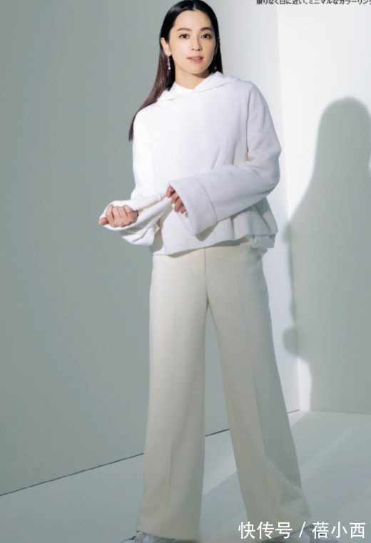 宽松|被日杂博主圈粉,今年冬天裤子流行“穿宽不穿紧”,腿粗的有救了