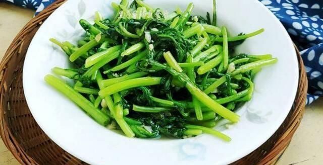 御用|古时候宫中的御用菜,被誉为“皇帝菜”,茼蒿的功效有哪些