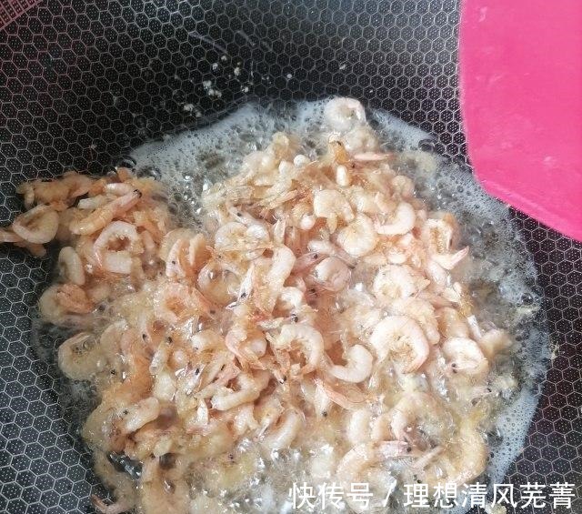 河虾|韭菜花炒河虾，味道鲜美，爽口下饭！