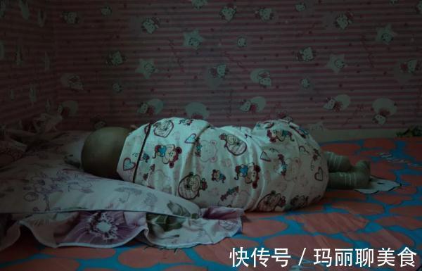 妈妈|“最抠”妈妈,把免费婴儿尿裤当卫生巾用,背后故事让人流泪……