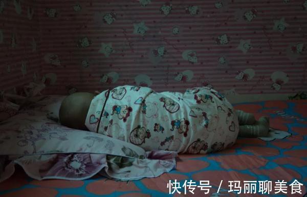 妈妈|“最抠”妈妈，把免费婴儿尿裤当卫生巾用，背后故事让人流泪……