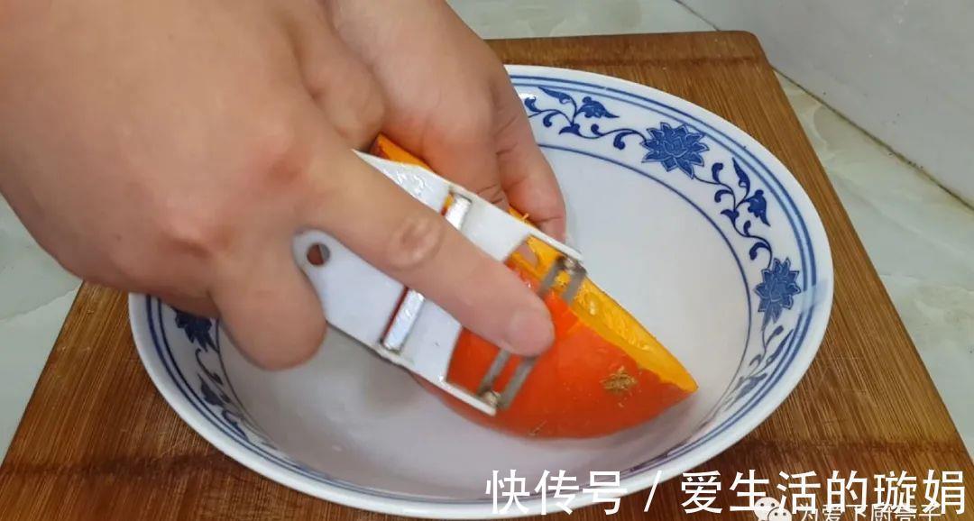 擀杖|南瓜丸子做法，锅里一炸，劲道又拉丝有弹性，出锅全家都抢着吃