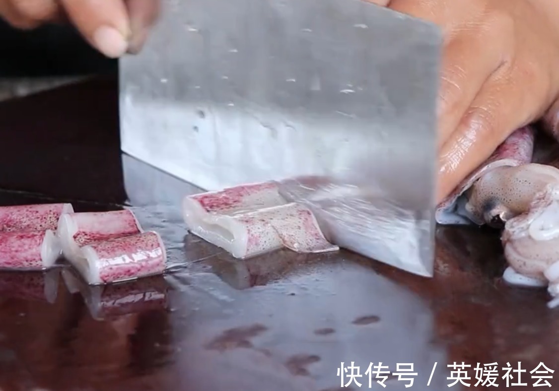 买点鱿鱼回家做美食,香辣美味,肉质Q弹,好吃到停不下来