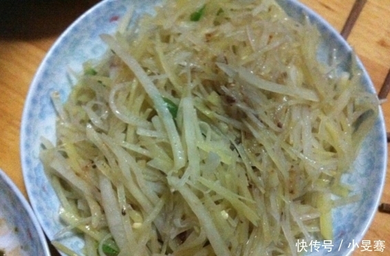 第一次去女友家,岳母做了4个家常菜,一口没吃提着礼物就走了!