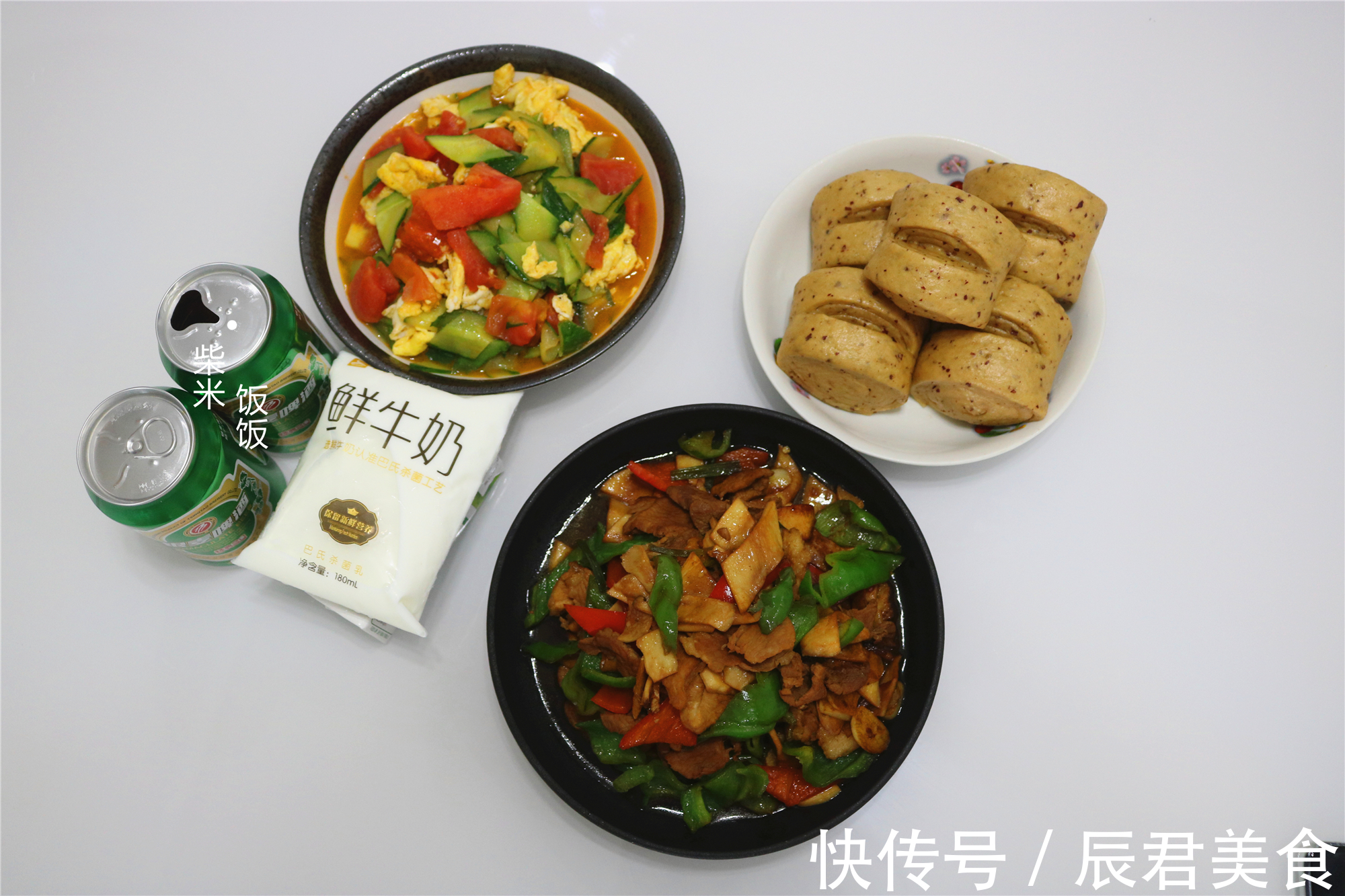 黄瓜|上班族的晚餐,就挑简单的做,2个菜配牛奶啤酒,3个人吃得香