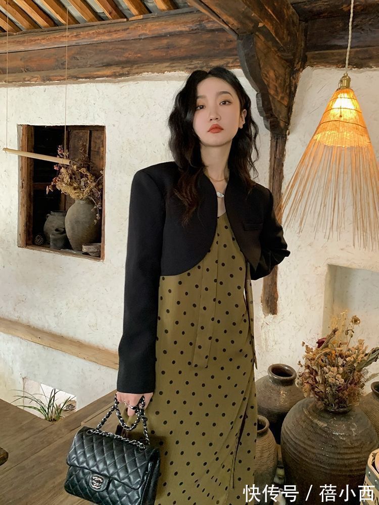 秋季 真正有品味的女人,入秋第1套搭配首选“外套+裙子”,时髦又高级