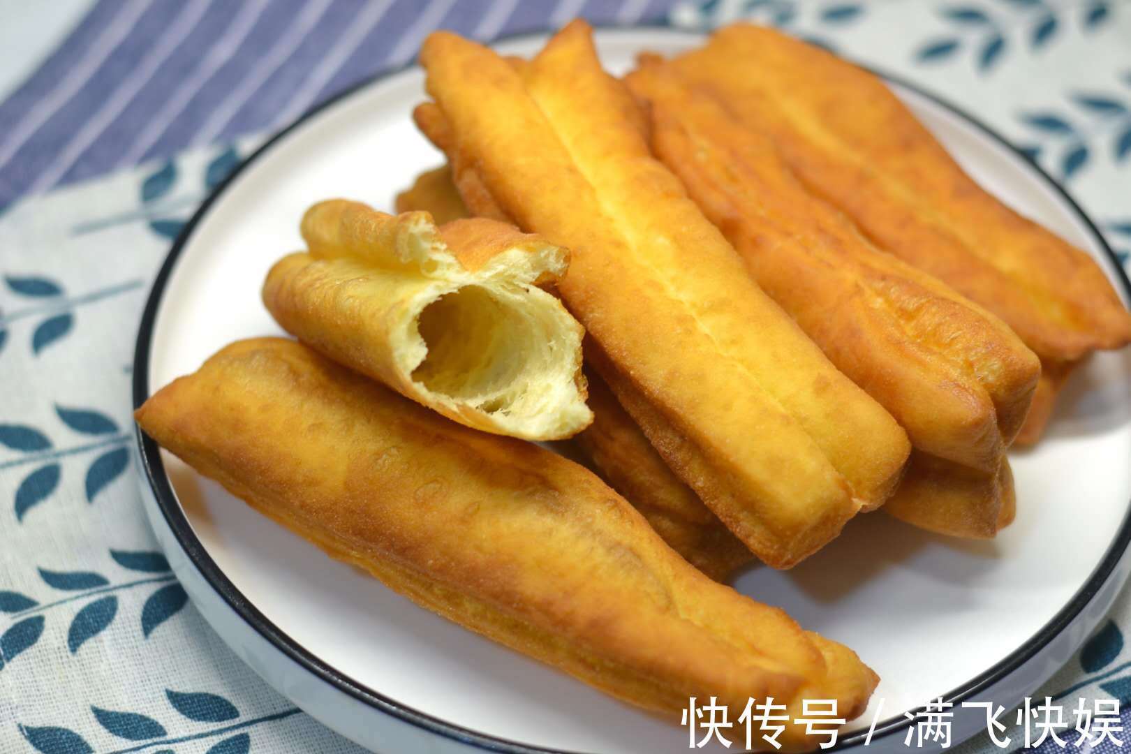 要点|炸油条时,谨记这3个要点,油条蓬松柔软,有空心,一次就成功