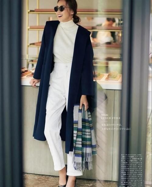 怕冷的女人别穿风衣了！今年流行这“大衣+裤裙”，时髦又保暖