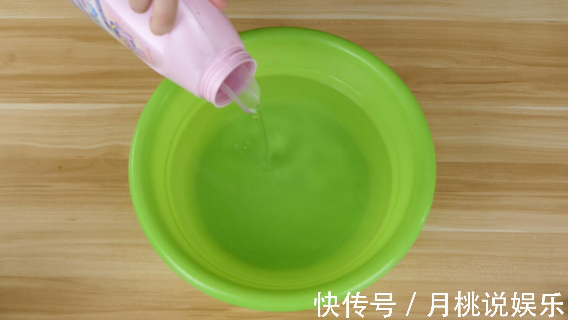 衣服沾上油渍别着急，教你成本不到5毛钱，5分钟洗得跟新的一样