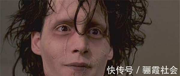 沈騰COS剪刀手愛(ài)德華，突然大笑把假發(fā)笑掉，網(wǎng)友直言笑到飆淚