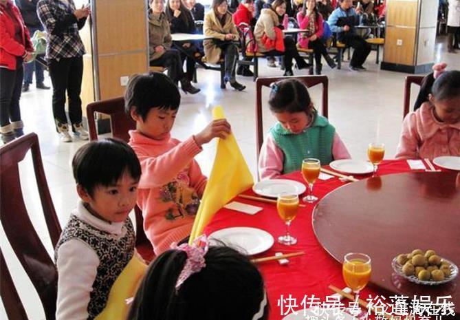 同学|妈妈带6岁儿子参加同学聚会,结束后被踢出群,得知原因后悔不迭