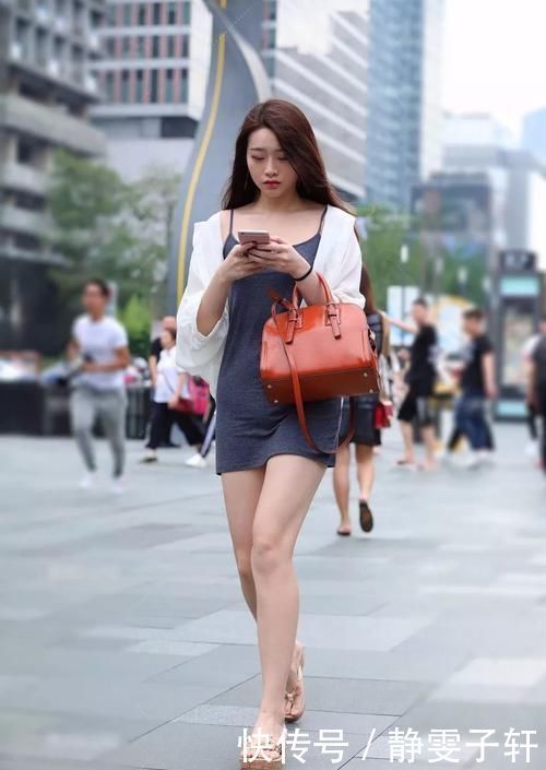 身材|女神潮范儿美搭街拍身姿丰腴的美女,微胖的身材穿连衣裙才叫完美