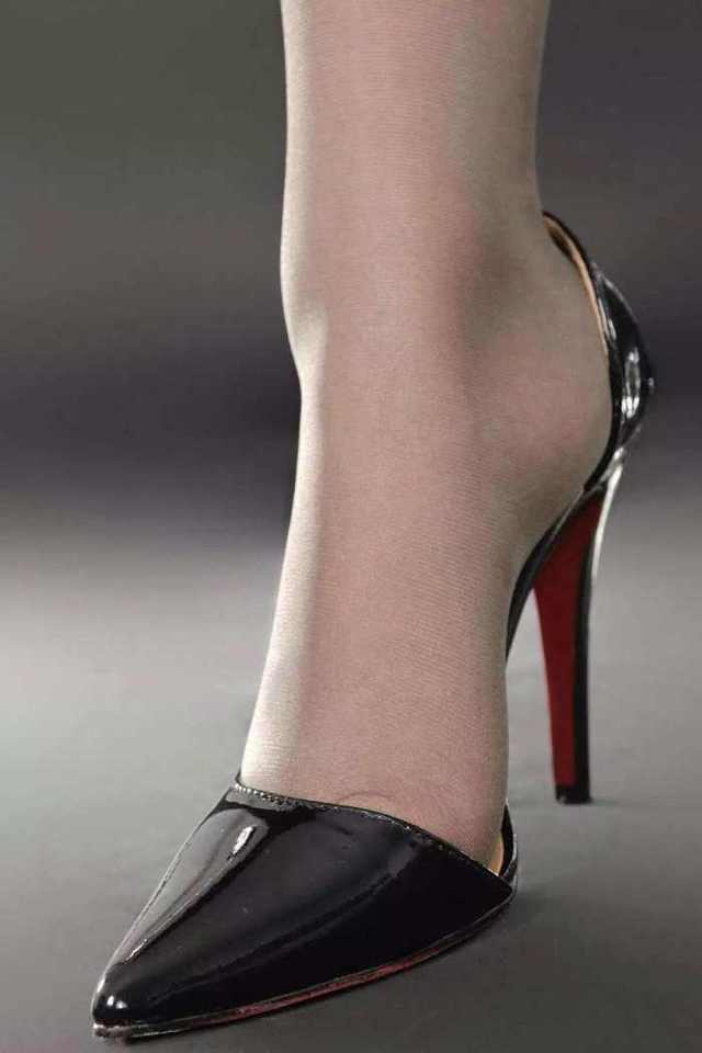 jane 高跟鞋看似优雅, 其实是一件苦差事,男人们不会懂!