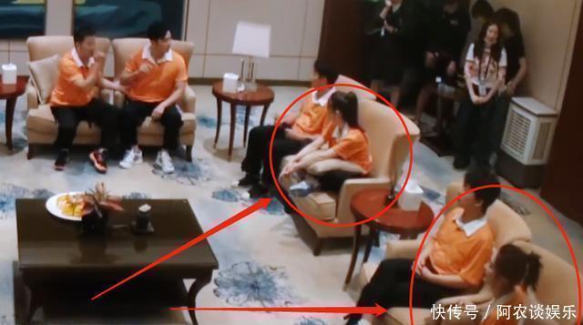 李沁|女明星的儀態(tài)有多重要《奔跑吧》baby和李沁同框坐，姿勢差距大