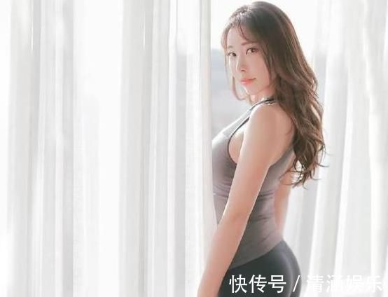 有气质|穿紧身打底裤的小姐姐年轻漂亮有气质，秀出完美身形