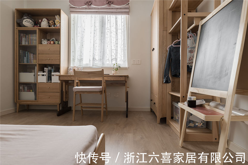 玄关|平面设计师的家|探索过一切华丽的色彩和线条,回归最质朴的自然栖居世界!