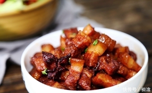 炖红烧肉，啥时候放盐做对4点，肉软烂鲜香，入口即化，真好吃