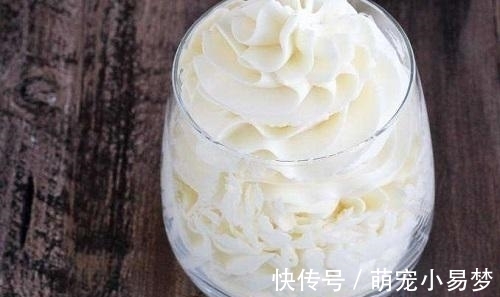 奶油|家里没有打蛋器?教你一招,2分钟快速打发丝滑奶油