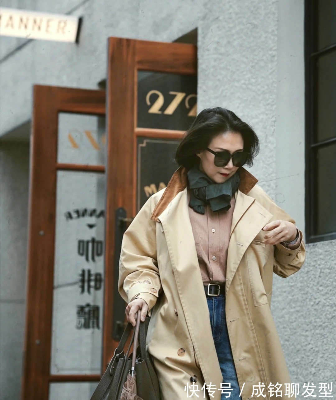 妈妈|五六十岁的女人别总穿黑色!学学这些中年妈妈的穿搭,时尚显年轻