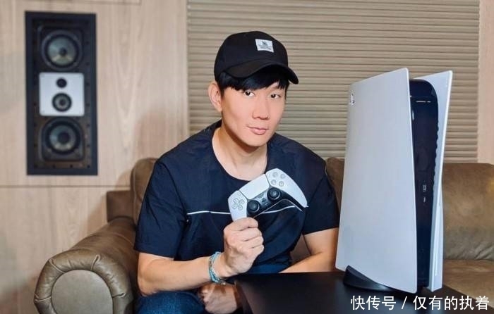 索尼|[图]亚洲第一人：JJ林俊杰晒试玩索尼PlayStation5照片