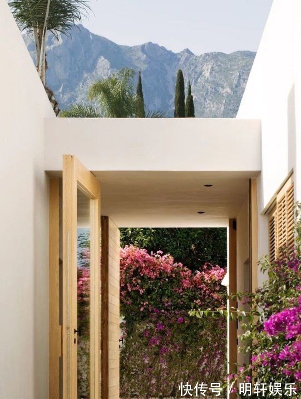 大宅|300㎡自然原木风大宅,盛开鲜花的院子,365天不出门也不嫌闷!