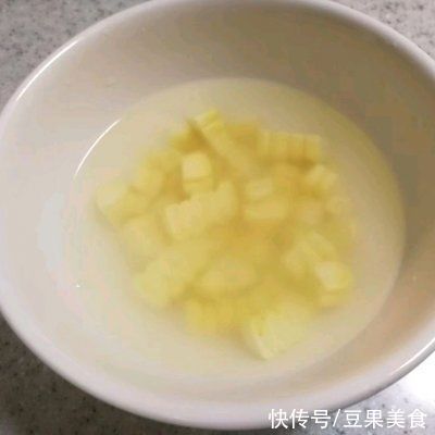 沙拉酱|#一周减脂不重样#秋天颜值爆表的第一片吐司～香肠吐司