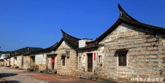 红色|中国一村庄,风俗奇特,男女结婚时必须要穿白色衣服,不能穿红色