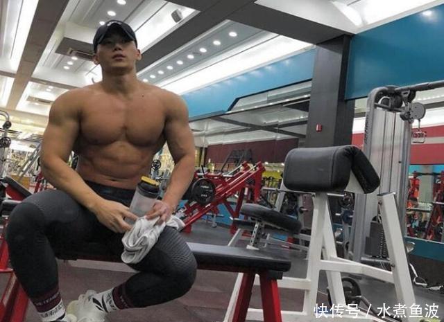 韩国|韩国小哥秀肌肉,又帅又有男人味,实力可以