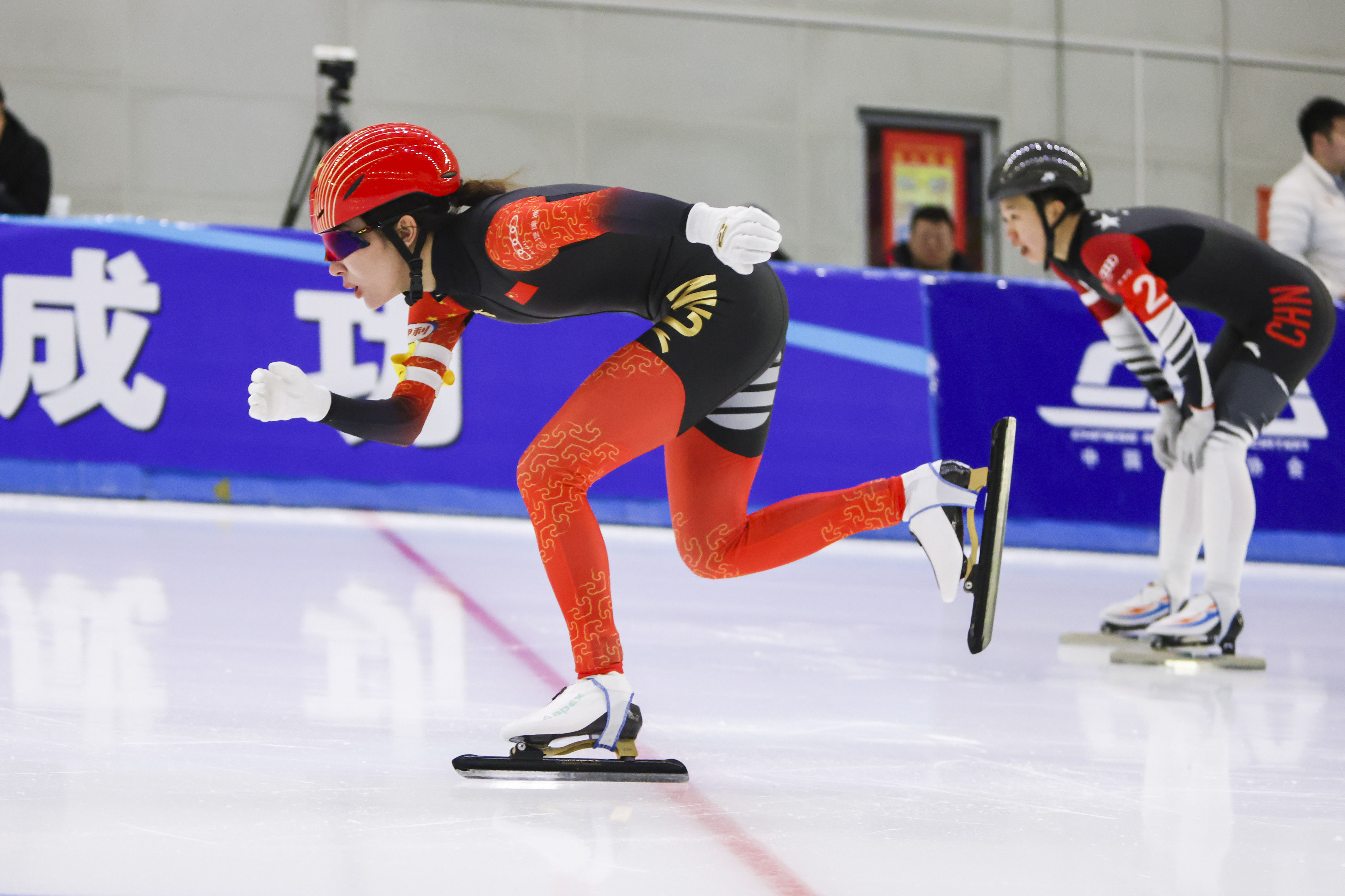 速度滑冰——全国冠军赛:女子短距离团体追逐赛况