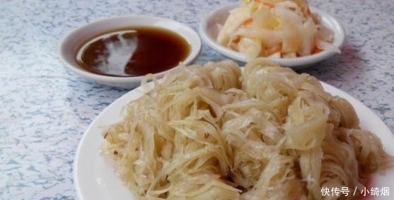 一块钱|阿姨街头卖罕见“馒头”,一块钱三个还要抖一抖,顾客:头次见