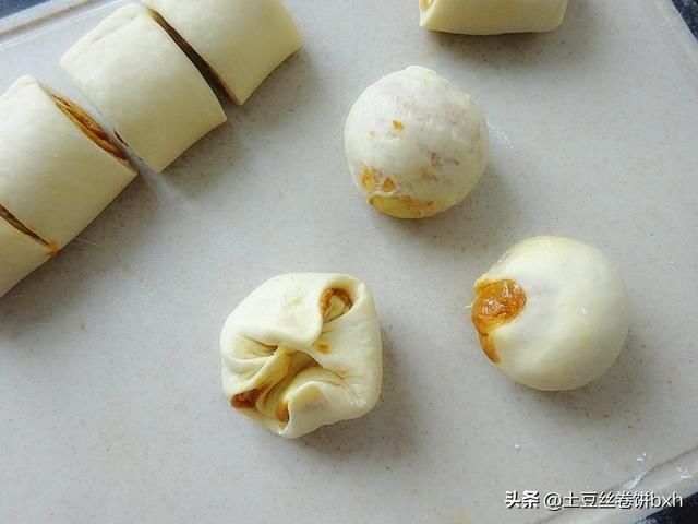 平底锅|烧饼这么做真省事，平底锅就完成，多加一样材料太香，冷热都好吃