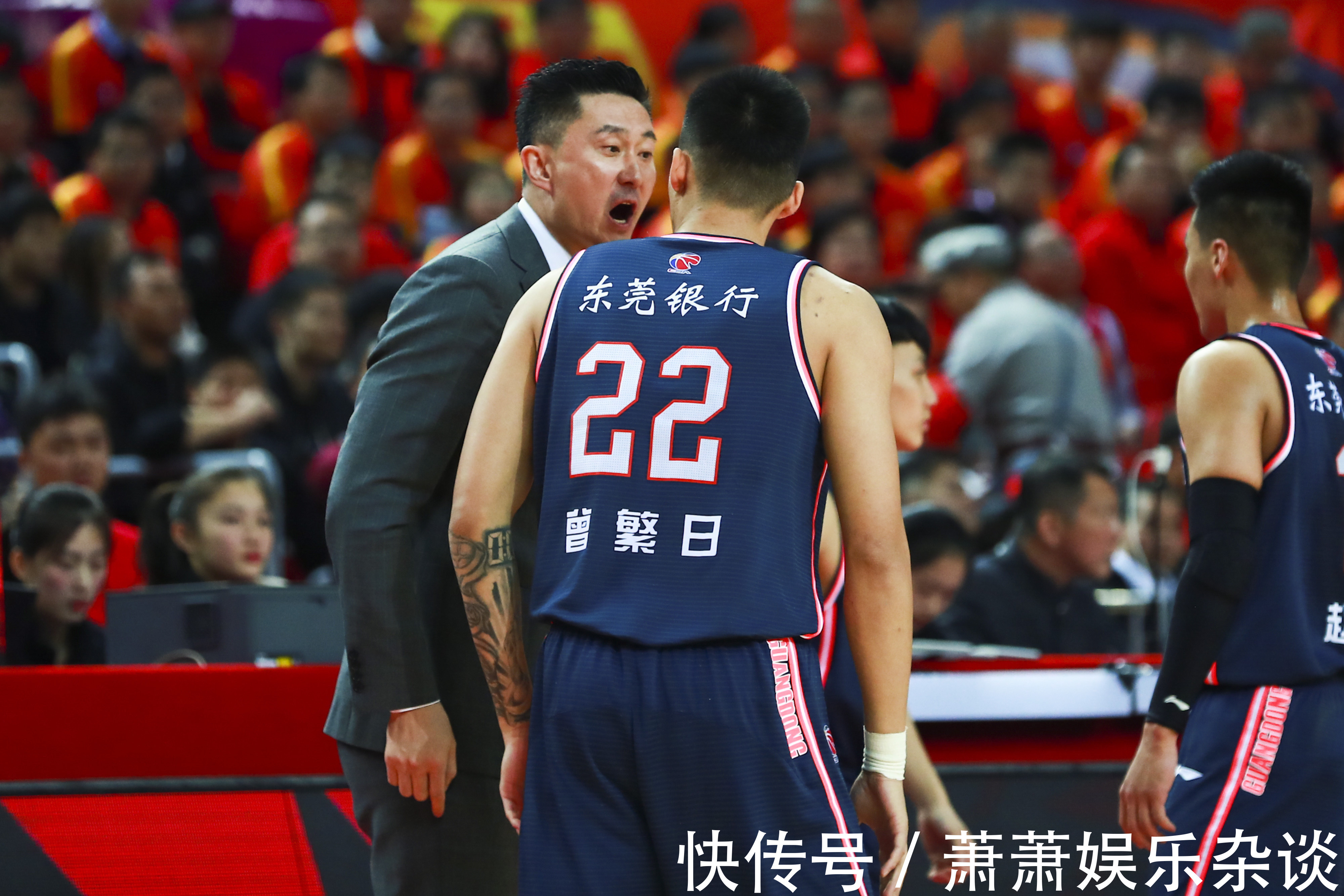周俊成|纵观CBA|帅哥杨鸣口吐芬芳,教练江湖只有硬气没有儒雅